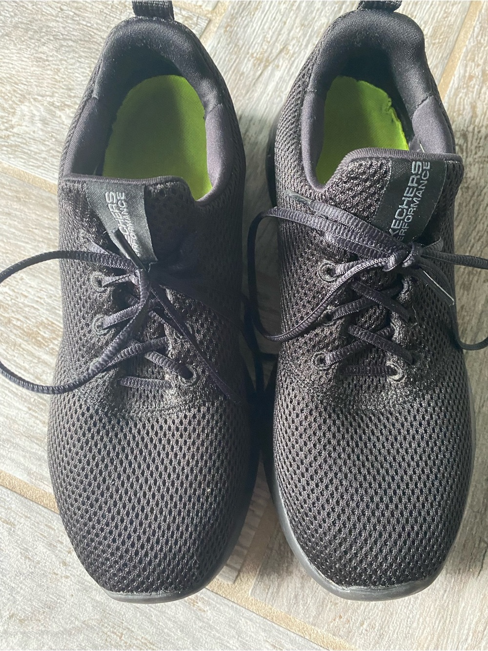 Skechers go run 600 defiance sneakers 8.5